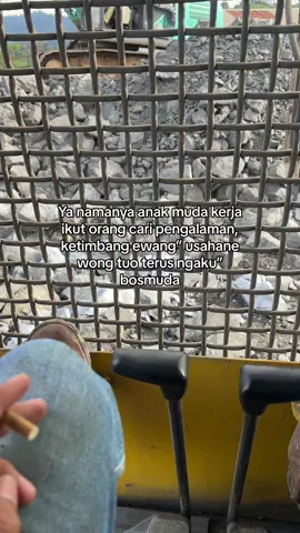 Cari pengalaman bertambah relasi belajar mandiri, idolane dibela mati”an kyok ngekei duwek dapurmu ae🤣 #storytambang #mekanikgossan #mekanikalatberat #tambangindonesia🇮🇩 #operatormuda #kalimantantegah #beranda #fyp 
