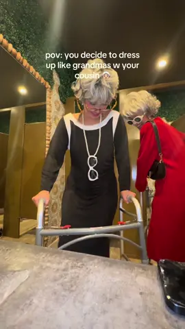 walker & everythaaang 😂👵🏼  #grandmasoftiktok#grandmagonewild#grandmas#costumeideas#costumeinspo#halloweencostume#grandmacostume#fypツ  