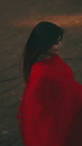 பாதை கொண்ட மண்ணே அவளின் பாத சுவடு பார்த்தாயா..?❤️‍🩹👣#CapCut 