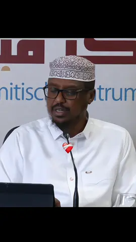 jumce mubaarak ✋🏽🤍✨#sheekhmustafe_xaajiismaaciil #foryoupage #soomalitiktok #S 