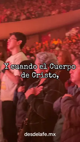 ¿Has experimentado la paz de estar frente a Jesús en la adoración eucarística? Durante la Hora Santa, te encuentras cara a cara con Él en la Eucaristía. Es un momento íntimo para hablar con Jesús, agradecerle, pedirle o simplemente estar en su presencia. Jesús te espera con los brazos abiertos, deseando que lo invites a tu vida diaria. ¡Dedica un tiempo a la adoración y deja que su amor transforme tu corazón! #jesus #adoracion #viral #hakuna #trendingsong 