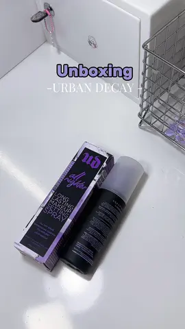 Rcm em xịt khoá nền siêu xịn ạ 💜💁🏻‍♀️✨ #khoamakeup #xuhuong #xh #urbandecay #unboxing #unbox #timunbox #xitkhoanen #viral 