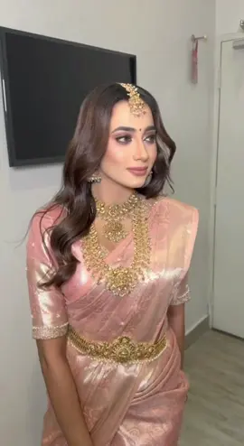 South Indian Glam on our beautiful @rramy_a  . . Accessories- @s.h_craft_creation  . . #tamiltransition #transition #indianbridalmakeup #sareedraping #indianbrides #southindianbridalmakeup #muakl 