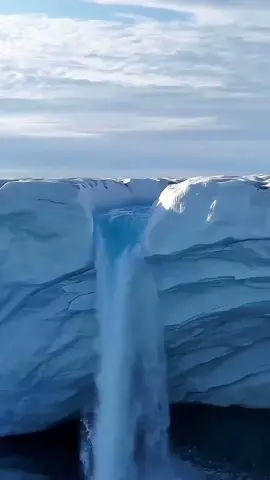 📍Antarctica The melting of Antarctic glaciers has formed a magnificent river waterfall, which has been amazed by the incredible craftsmanship of nature. #antractica #nature #beautifulview #travel #glacier