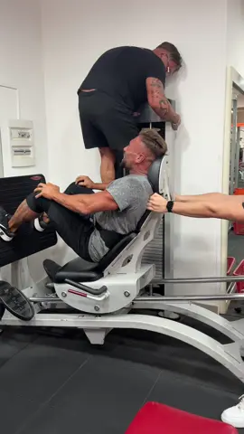 AFAMMOCC’!! #foryou #foryoupage #fyp #perte #personaltrainer #Fitness #gym #workout #fitnessmotivation #motivation #bodybuilding #training #fit #personaltraining #health #GymLife #fitfam #gymmotivation #healthylifestyle #exercise #muscle #Lifestyle #weightloss #crossfit #coach #healthy #sport #fitnessmodel #fitnessjourney #nutrition #strength #instafit #cardio #trainer 