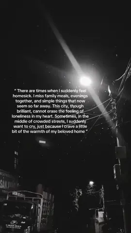“ Có những lúc tự dưng thấy nhớ nhà đến lạ. Nhớ những bữa cơm gia đình, nhớ những buổi tối quây quần bên nhau, và nhớ cả những điều giản dị mà giờ đây dường như xa xôi đến vô cùng. Thành phố này, dù rực rỡ, nhưng cũng chẳng thể xóa đi cảm giác lạc lõng trong lòng tớ. Có khi giữa những con đường đông đúc, tớ chợt muốn bật khóc, chỉ vì thèm một chút hơi ấm của mái nhà thân yêu ” #phtrng #fyp #dqn #english #e #tienganh #LearnOnTikTok #englisheveryday #tienganhmoingay 