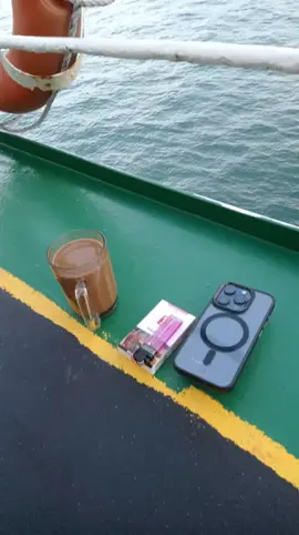 nyantai² sambil minum kopi 
