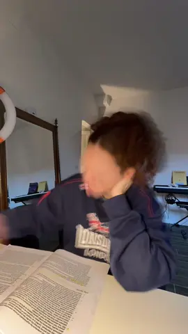 attenzione edizione straordinaria del tg……