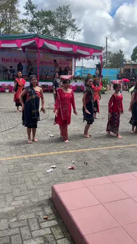 Tarian Simalungun dibawakan oleh peserta didik SMA Deli Murni Bandar Baru pada perayaan St Fransiskus dari Assisi (4 Okt 2024)  #kalakkaro #simalungun 