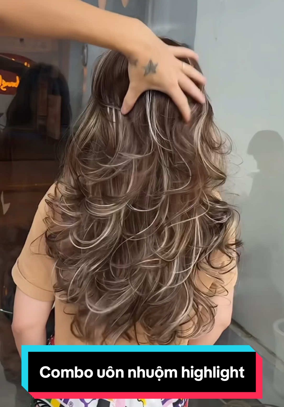 Combo cho e gái vượt 400km đến salon #kiểutócphùhợpgươngmặt #salonhoangwy55phanhuyich #uốntócđẹp #Highlight #màunhuộmđẹp2024 #Uốn_bồng_bềnh 