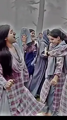 new collage dance 💃👯#fullforyou#dontunderreview#unfreeezemyaccount#virelvideo #trending#virel#foryou#dance#collage#girls