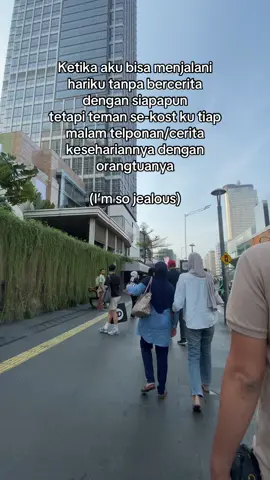 Terkadang dlm hati : “aku juga pengen bgt loh, tapi gak akan bisa lagi!!” 🥀 #yatimpiatu 