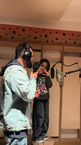 Singing with my lovely daughter🥹#diewithasmile #cover #unaqaka #besnikqaka #daddysgirl #fyp #viralvideos #brunomars #ladygaga 