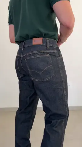 ESPECIFICAÇÕES: MODELO: CORTE RETO TRADICIONAL COR: AZUL E PRETA MATERIAL: 100% ALGODÃO TIPO DE TECIDO: JEANS TIPO DE CINTURA: MÉDIA GANCHO: PERFEITO PARA NÃO APERTAR NO VESTIMENTO CALÇA NACIONAL FABRICADA NO BRASIL Calça Básica Azul e Preta unitário https://shopee.com.br/product/497123310/15184578787/ Kit 2 calça básica azul e preta https://shopee.com.br/product/497123310/12881701774/