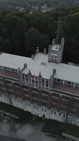 #haunted #paranormal #urbaninvestigator #urbex #abandoned #exploring #relaxing #architecture #drone #djiminipro4 #urbanexploring #waverlyhillssanatorium