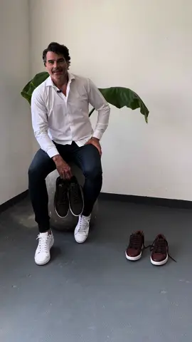 BREMEN MEN | ¿Con cuál te quedas? ¿Blanca, verde o marrón?  Ingresa a puertoblue.com.ar y busca el modelo BREMEN para ver estos 3 colores y más.  También podes encontrarlo en Uruguay 1064, Recoleta, CABA. #cueroargentino #zapatillashombre #calzadohombre #zapatillasdecuero #zapatoshombre #cuerogenuino 