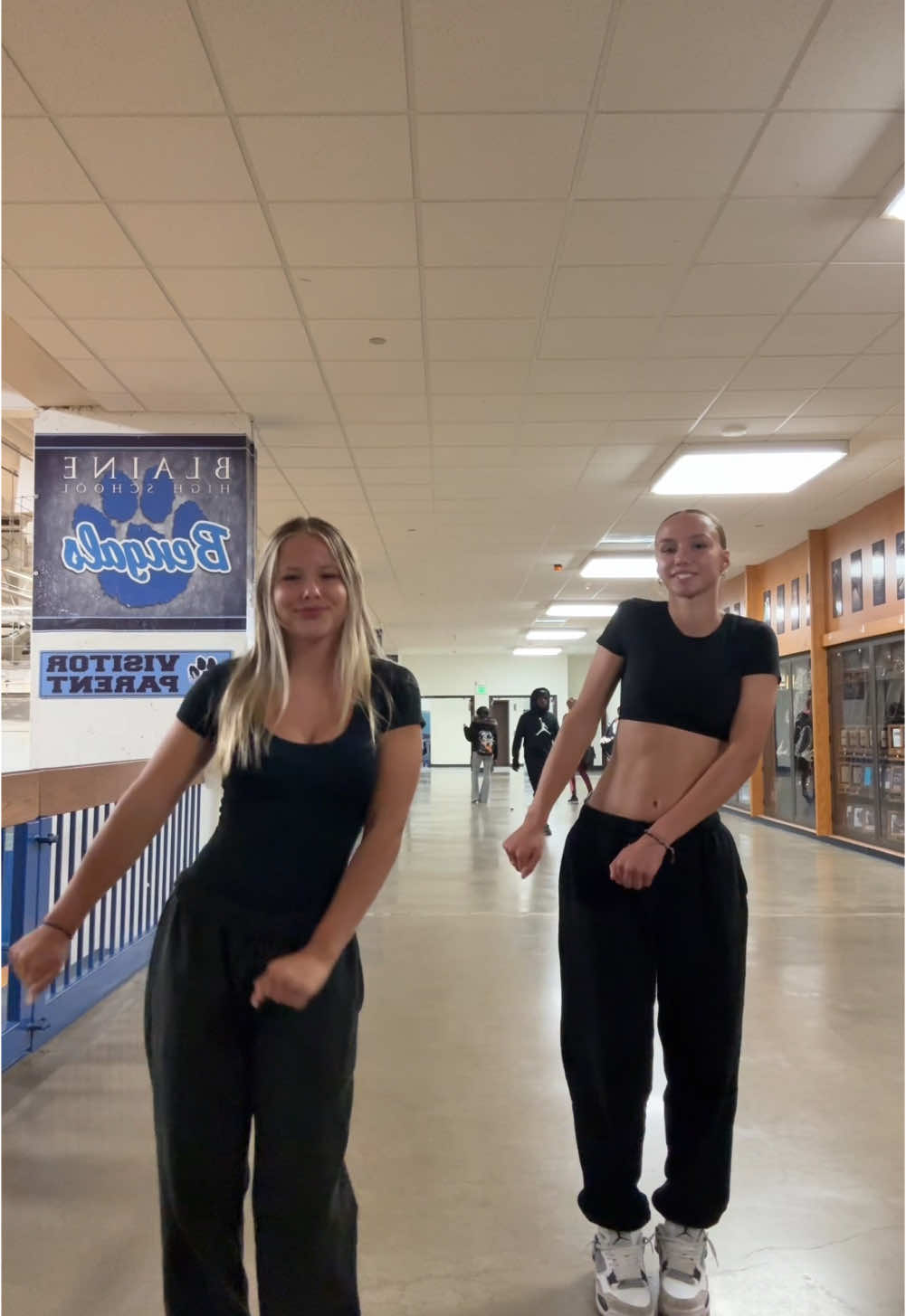 black on black >> #duos #dance #trending #fypage #fyp @𝓑𝓮𝓵𝓵𝓼 