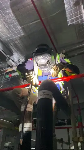cuma kuli ko mba, jadi jangan takut sainganmu cuma jam kerja bukan wanita lain 🙂 #weldermuda #weldermuda🧑‍🏭 #welderargon #kombinasi #fypシ #masukberanda #GTAW 
