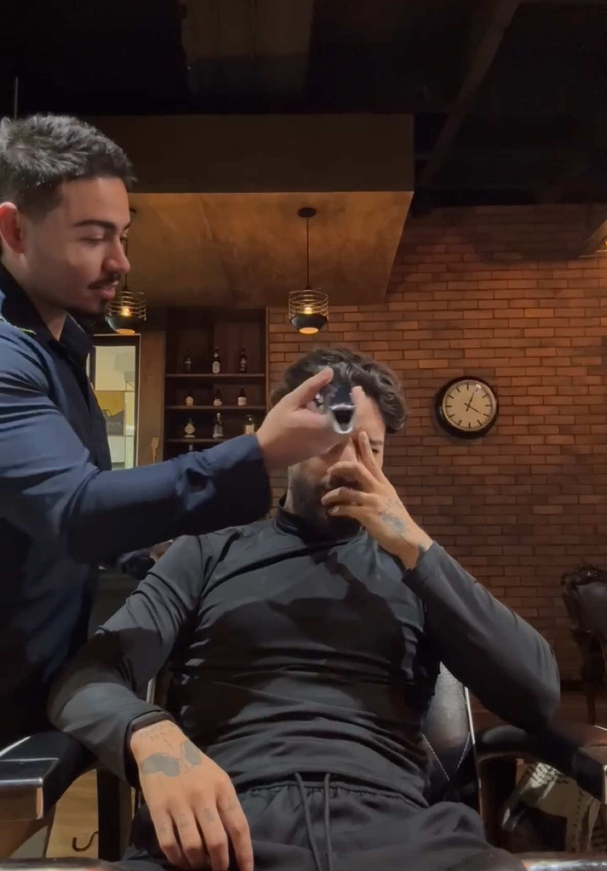 Ese niño y yo tenemos “cosas pendientes”… 🤔🤔