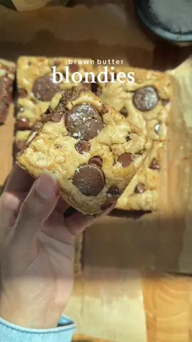 Brown Butter Blondies Ingredients: - 1/2 cup (115g) unsalted butter, melted and cooled - 2 tbsp neutral oil (avocado oil works well) - 1/2 cup (100g) light brown sugar - 1/3 cup (67g) granulated sugar - 1 large egg, room temperature - 1 tbsp vanilla extract - 1 1/4 cups (185g) all-purpose flour, spooned and leveled - 1/2 tsp baking soda - 1/2 tsp flaky sea salt - 1 1/2 cups semi-sweet chocolate For garnish: - Flaky sea salt Method: 1. Preheat oven to 350°F (175°C). 2. In a medium saucepan over medium heat, melt the butter. Once boiling, swirl the pan or stir constantly until the butter turns a deep amber color (brown butter). 3. In a bowl, whisk together flour, baking soda, and salt. Set aside. 4. In a separate bowl, combine cooled brown butter, oil, brown sugar, and granulated sugar. Whisk 1-2 minutes until a smooth paste forms. 5. Crack in the egg and add vanilla extract. Mix until well combined and the mixture turns into a smooth paste (2-3 minutes). 6. Combine dry ingredients into the wet batter and gently fold until just combined. 7. Add chocolate and mix with a spatula until evenly distributed. Avoid overmixing. 8. Line an 8x8-inch baking pan with parchment paper. 9. Press the batter into the prepared pan. 10. Bake for 25-30 minutes or until lightly golden. 11. Remove from oven and sprinkle with flaky sea salt. 12. Allow to cool completely in the pan before serving. Tips: - Ensure the brown butter cools slightly before mixing with other ingredients. - Don't overmix the batter. - Keep an eye on the oven to avoid overbaking. #blondies #brookies #brownies #chocolatechipcookies #chocolatechipbars #Recipe 