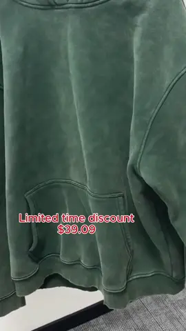i will be living in this hoodie all fall long #hoodie #oversizedhoodie #hatanthoodie #falloutfits #barreljeans 