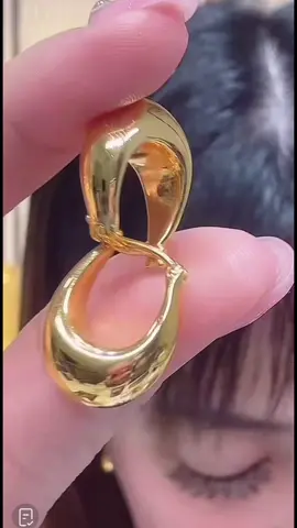 DearCarats 18K Gold New Chunky earrings#pawnable #18ksaudigoldpawnable💯 #realgold #18k #saudigold #foryou #18karatsgoldjewelry #solidgold #fyp #18karatgold #goldearrings 