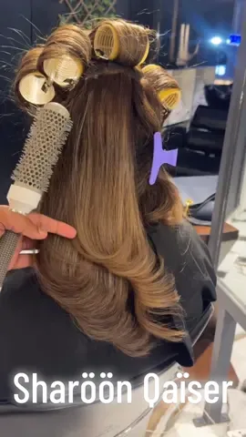 Blowdry with dertails👩🏼‍🦱 #blowdry #haircut #foryoupage #fyp #fypシ゚ #sharoonstylist #1millionviews #goviral #hairdresser #tiktokviral #hairstyle #hairstylist #transformation #haircolor 