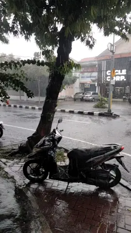 mentahan buat prank temen #fyp #trending #prank #mentahan #jalan #hujan #dijalan #fypシ 