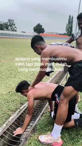 percayalah proses tidak akan menghianati hasil, semoga setelah ini fisikmu semakin gacor semangat 👊🏻 #binlatmandirikuningan #binsik #binjas #casistnipolri #bimbeltnipolri #latihan #casispolri2025 #stadionmashudkuningan #kuningan 
