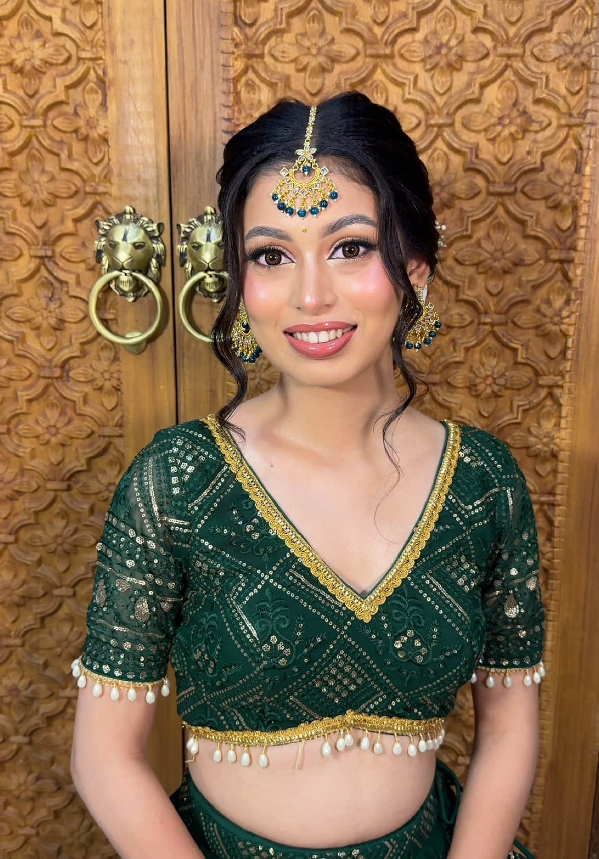 MEHENDI BRIDE 💚#pearlmakeupandnailstudio #itaharimuser #nepalibride #bridalnepal #mehendimakeuplook #makeuplover #bridalnepal #nepalibride #behuli❤️ #makeupartist #foryoupage 
