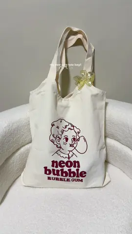 another cute tote bag with pocket and zipper inside 🥰 #canvastotebag #totebag #totebagaesthetic #koreanstyle #travelbag #fyp #totebags 