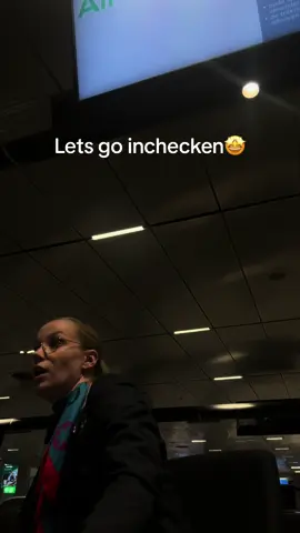 Lieve mensen op de vroege morgen #isabelschipholairport #aviation #foryou #werkenbijviggo #schipholairport #viggo #checkin 