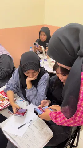 Kegiatan di kelas Unit GO Pangeran Suriansyah seru banget! Yuk, intip sedikit KBM mereka melalui jendela kecil GO dan gabung bareng kita! 😄✌️ #SobatGO #raziaGOExpert #ganeshaoperation 