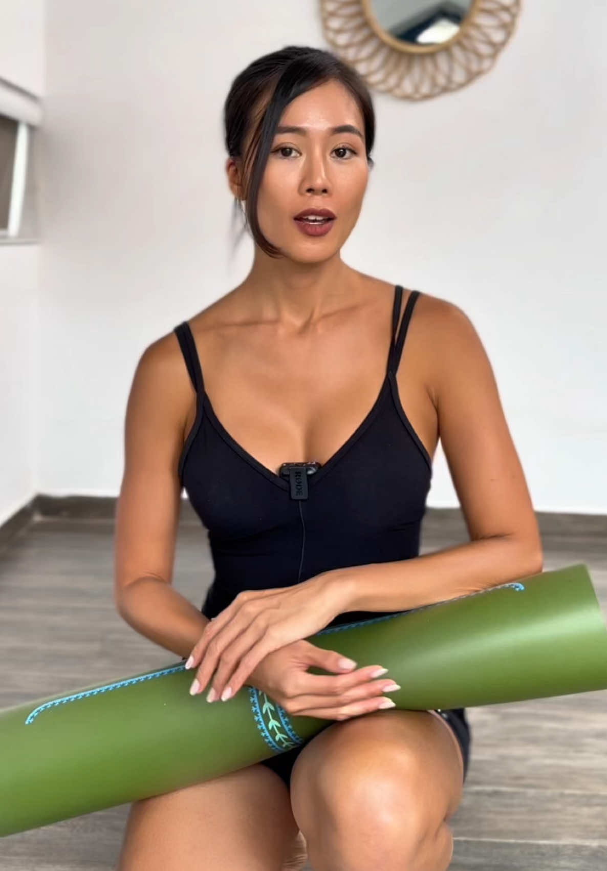 Đừng mua thảm Yoga nếu chưa biết điều này #yogabysophie #yoga #mat #yttc #yogaclasses #thảm #yogavietnam #xuhuong 
