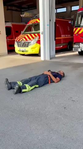 #pompier #bomberos #fireman #firefighters #firefightertiktok #firefighterlife #fireworks #dreamjob #trending #viral 