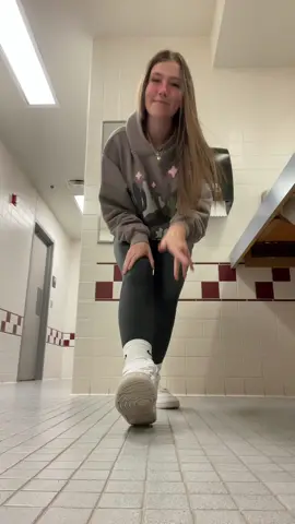 almost fell lol #remix #poland #polish #polishgirl #october3rd #meangirls #nationalboyfriendday #october #hurricanehelene #hurricane #teamwork #football #paratiiiiiiiiiiiiiiiiiiiiiiiiiiiiiii #fypシ 