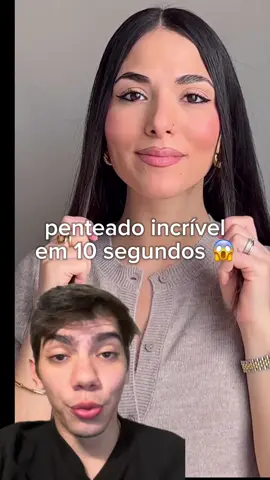 mulher que sofre pra arrumar o cabelo assim, né? 😅 Mas olha só, desse jeito fica muito mais fácil e você nem precisa de ajuda! 🙌💇‍♀️ Basta amarrar com os elásticos e jogar pra trás. Pronto! Penteado lindo e rápido! 😍✨ Gostou da dica? Compartilha e me segue pra mais truques como esse! 🔄👇 . . . . #DicasDeCabelo #PenteadosSimples #CabeloPerfeito #ViralDeBeleza #BelezaFeminina #TruquesDePenteado #CuidadosComCabelo #DicasDeBeleza #PenteadoRápido #InspiraçãoDeBeleza