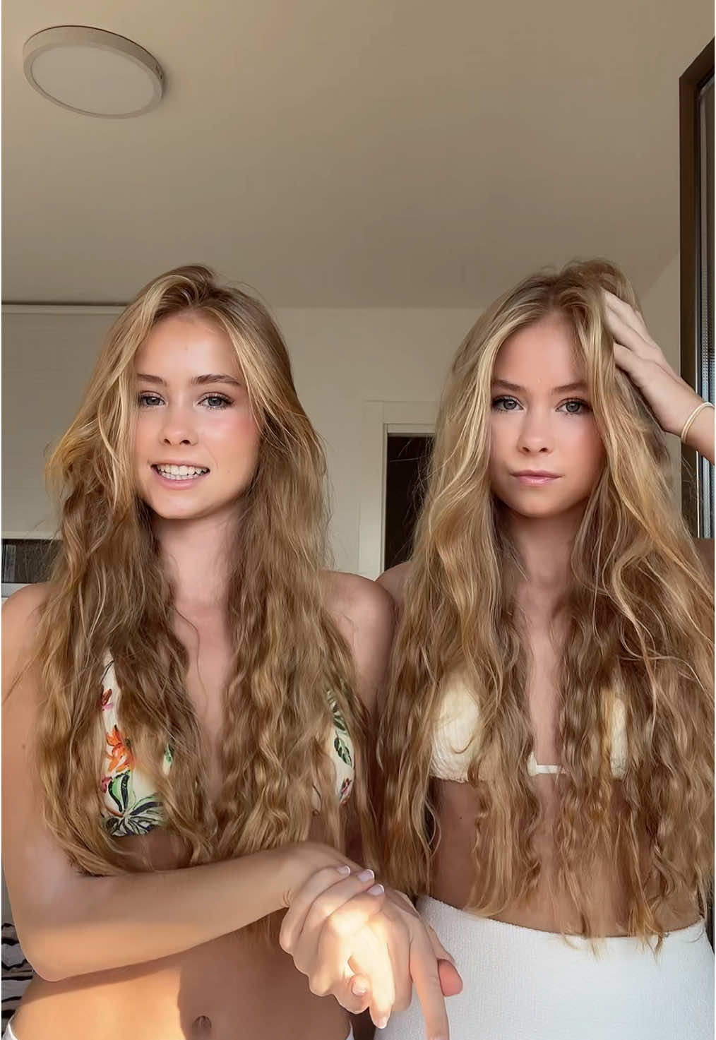 Tried heatless beachwaves ✨🤍🌊 #heatlesscurls #twins 