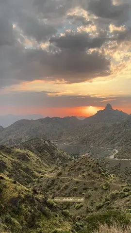 #القران_الكريم_راحه_نفسية_ارح_قلبك_ومسمعك #يارب_اشرح_لنا_صدورنا_وأرحمنا_برحمتك #اللَّهُمَّ_اجعل_القرآن_ربيع_قلوبنا_ونور_صدورنا_وجلاء_همومنا_وذهاب_احزاننا #القارئ_عصام_حمود #تصوري_وتصميمي 