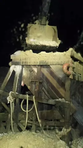 malming nya main hujan #nasippekerja #excavator #rhinoexcavator #tambangemas #kepitinggunung69 #operator_excavator #kerjamalam 