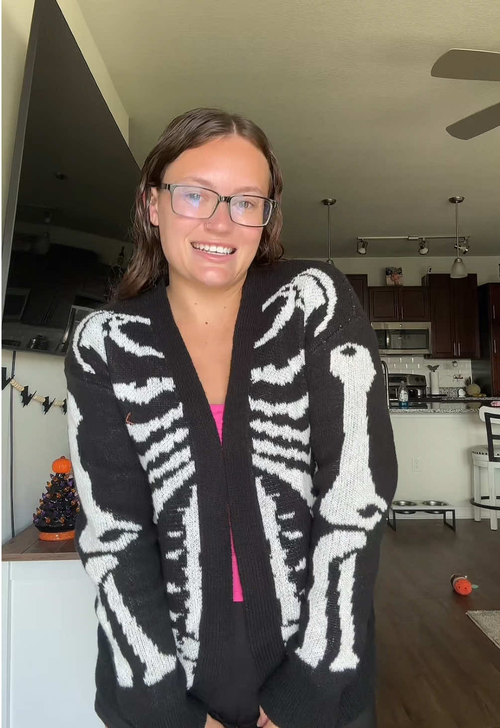 Omg this is the cutest Halloween sweater ever! Halloween Skeleton sweater!! #falldealsforyou #sweaterweather #halloween #halloweenlook #halloweenfinds #halloweensweater #fallsweaters #fall #fallfashion #halloween2024 #skeletonsweater #CapCut 
