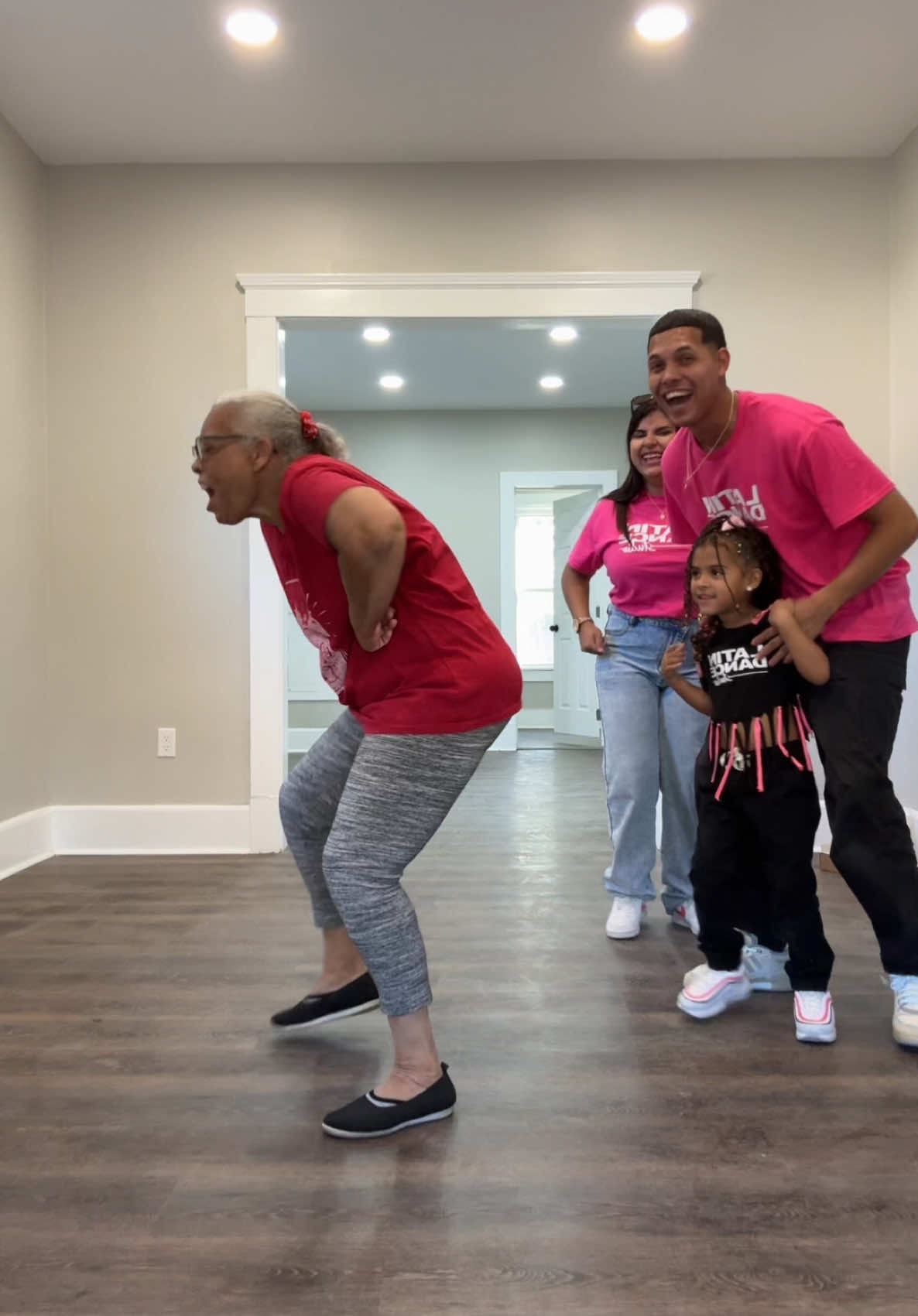 Mami perdoname por esto 🤣🤣 #fyp #Parati #risa #chickendance #funny #familia #trend #fypシ゚ #Viral 