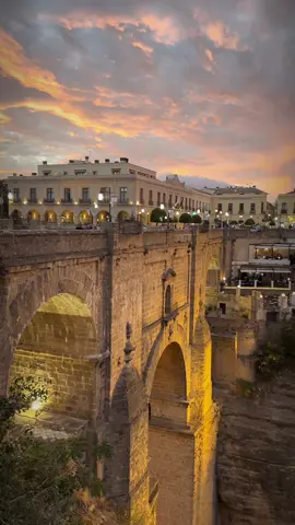 Puente Nuevo - Ronda, Spain 🌅🇪🇸  #puentenuevo #andalucia #ronda #spain #espa #rondaspain #malaga #tajoderonda #andalusia #sunset #travelphotography #rondamalaga #turismo #bridge #puenteronda #travel #photos #puentealto #loves #ig #onuevo #murcia #puentealtocity #escapadas #espana #photooftheday #fypage #fyp 