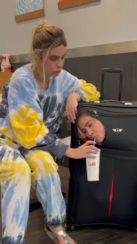 Sneaking in your best friend on your family vacation 🤣 @Greeicy 