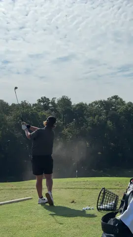 The rare warm-up range session for me #jakedezgolf #golfcontent #birdie #progolf #PGATOUR #golfer #wilsongolf #practice #range #golfswing #tigerwoods 