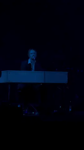 FINNEAS dedicating Family Feud to Billie at The Ford in Los Angeles #FCOL! 