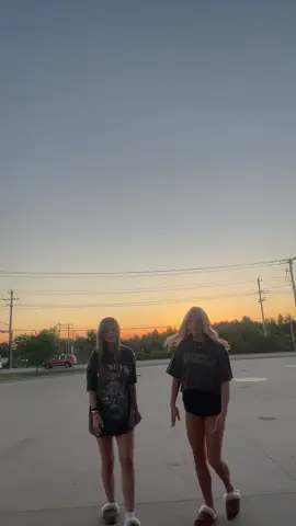 @sofia the sunset was pretty #viralvideo #sunset #fyp #bixby #highschool #fakebodies #trending 