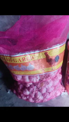 Sáng dậy tranh thủ vớt hàng ra đợi ráo đem giao lấy tỏi mới về tiếp công việc hiện tại kiếm tiền tại nhà của tui lúc này nha nhìn mấy ẻm tỏi trắng tinh mê lắm luôn#cutoi #kiemtientainha 