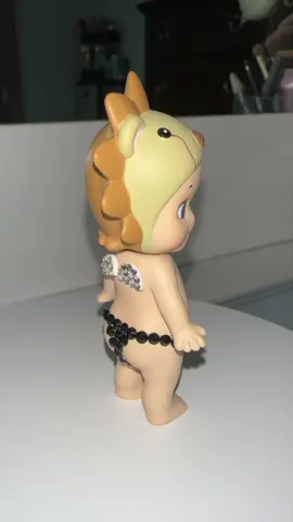 asked my cousin to bedazzle my sonny angel ✨🖤 #sonnyangel #fyp #sonnyangelunboxing #sonnyangels #bedazzledsonnyangel 