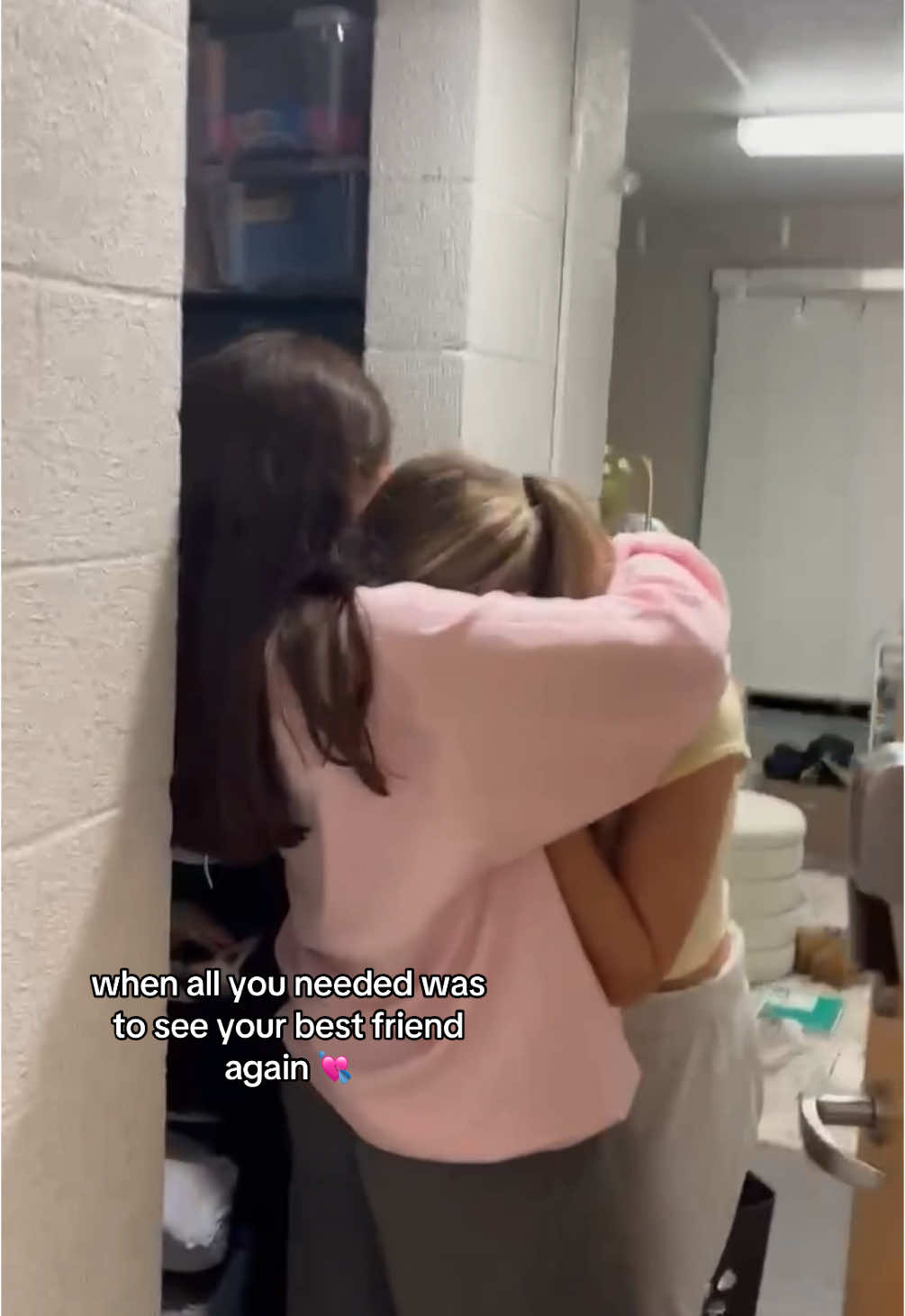 #greenscreenvideo i never knew i could miss someone so much and that i could cry happy tears 🥹💘#longdistance #sisters #college #imissyou #fypシ 